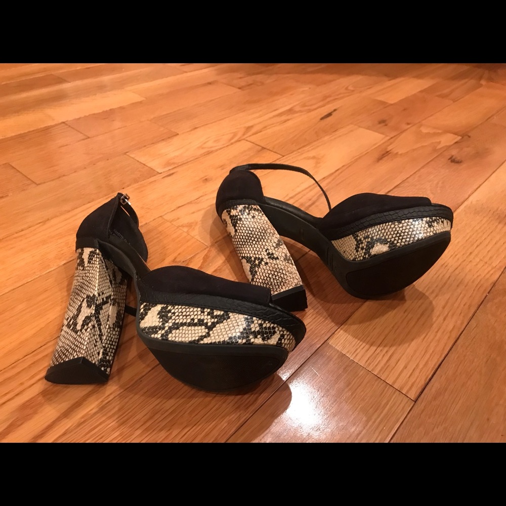 Python sued heels - Picture 3 of 5
